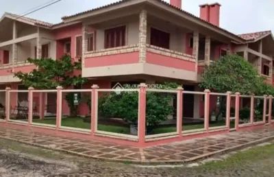 Casa em condomínio fechado com 2 quartos à venda na rua rio carreiro, 771, centro, xangri-lá, 96 m2 por r$ 660.000