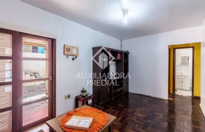Casa com 3 quartos à venda na acesso josé marcelino martins, 339, jardim itu sabará, porto alegre, 159 m2 por r$ 500.000