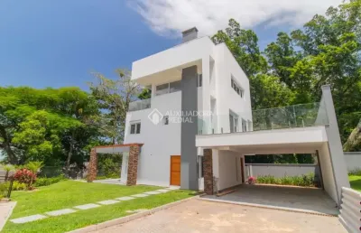Casa em condomínio fechado com 3 quartos para alugar na avenida coronel marcos, 1239, pedra redonda, porto alegre, 335 m2 por r$ 29.900