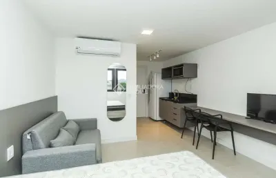 Loft com 1 quarto para alugar na rua professor duplan, 50, rio branco, porto alegre, 25 m2 por r$ 2.950