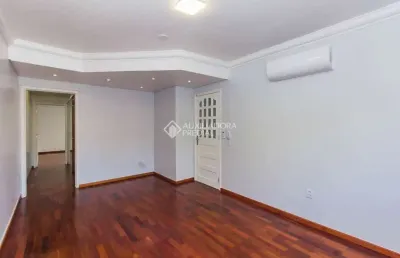 Apartamento com 3 quartos para alugar na rua giordano bruno, 55, rio branco, porto alegre, 115 m2 por r$ 4.500