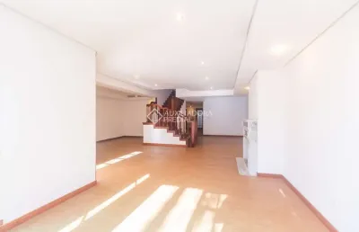 Casa em condomínio fechado com 4 quartos para alugar na avenida luiz manoel gonzaga, 769, três figueiras, porto alegre, 603 m2 por r$ 11.000