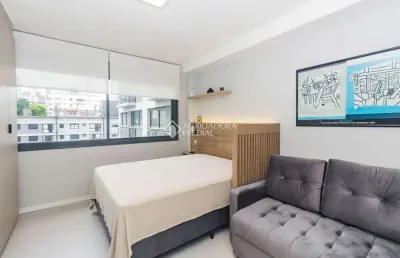 Loft com 1 quarto para alugar na rua casemiro de abreu, 576, rio branco, porto alegre, 26 m2 por r$ 3.200