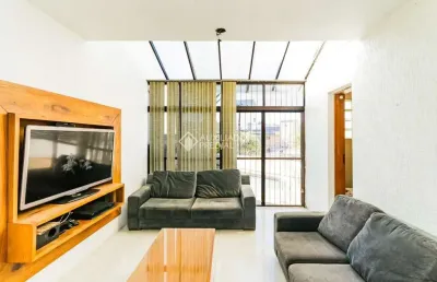 Casa em condomínio fechado com 3 quartos para alugar na rua luiz voelcker, 740, três figueiras, porto alegre, 209 m2 por r$ 16.000