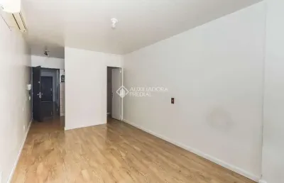 Apartamento com 1 quarto para alugar na rua dos andradas, 692, centro histórico, porto alegre, 39 m2 por r$ 950