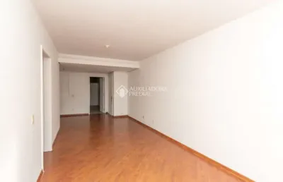Apartamento com 2 quartos para alugar na rua santo antônio, 407, floresta, porto alegre, 79 m2 por r$ 2.500