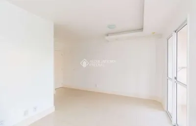 Apartamento com 3 quartos para alugar na avenida josé aloísio filho, 411, humaitá, porto alegre, 67 m2 por r$ 1.850