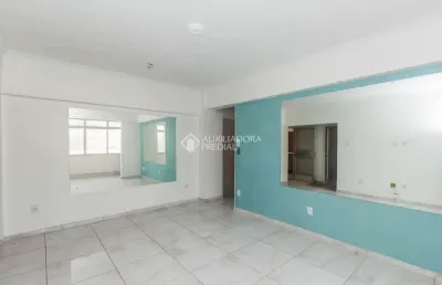 Apartamento com 3 quartos para alugar na rua santos dumont, 577, floresta, porto alegre, 106 m2 por r$ 1.500