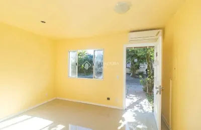 Casa em condomínio fechado com 3 quartos para alugar na avenida josé aloísio filho, 801, humaitá, porto alegre, 89 m2 por r$ 1.700