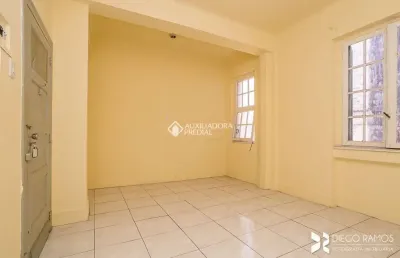 Sala comercial para alugar na praça otávio rocha, 22, centro histórico, porto alegre, 19 m2 por r$ 300