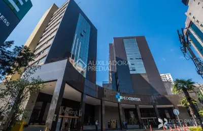 Sala comercial para alugar na avenida soledade, 569, três figueiras, porto alegre, 42 m2 por r$ 2.887