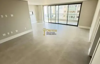 Apartamento de alto padrão com 137,00 m² no centro de itajaí