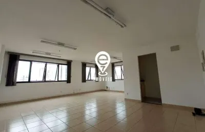 Sala comercial de 47m² à 400 metros do metrô praça da árvore.