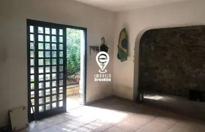 Sobrado esquina, 200m² - 4 quartos, 3 banheiros, 1 vaga.