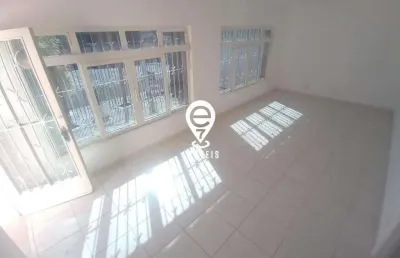Casa para locaçã ode 3 dormitórios no bosque da saúde!