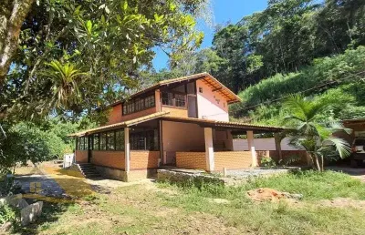 Vendo linda chácara com 40 mil mts² próximo ao centro de friburgo
