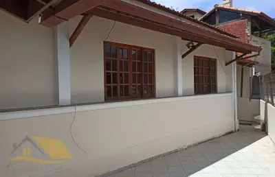 Vendo casa nas braunes com 2 quartos, suíte e quintal