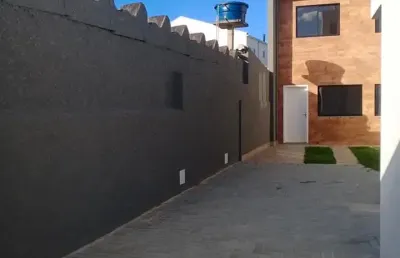 Sobrado triplex 3q em rua tranquila bairro uberaba - curitiba pr