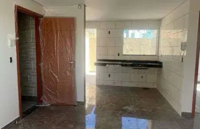 Apartamento com pequena área privativa com 2 quartos ,1 vaga sob pilotis