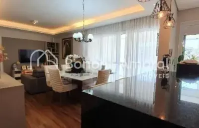 Apartamento com 3 quartos e 5 banheiros à venda, 136 m²