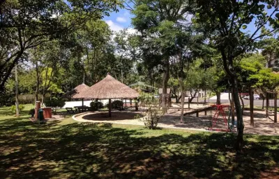 Belíssima casa em condomínio à venda, com 4 quartos, 452 m².