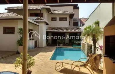 Elegante sobrado à venda, com 317m² de área construída, na região do alto taquaral
