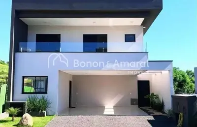 Casa de condomínio com 3 quartos e 3 suíte, 4 banheiros, 4 vagas de garagem 236m²