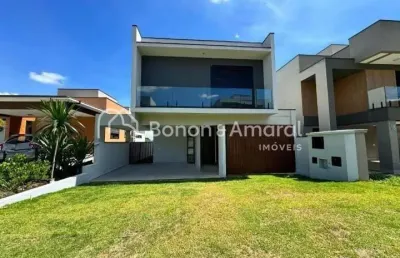 Casa à venda em condomínio fechado, com 4 suítes e piscina