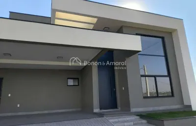 Casa nova, à venda em condomínio, com 3 suítes e piscina