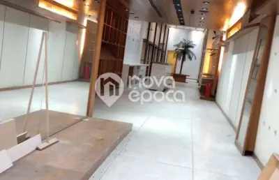 Prédio de três andares para venda no centro com 800m²
