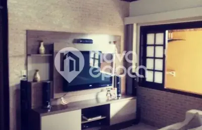Casa com 2 quartos à venda na Rua Olímpio Vieira, Centro, São Gonçalo