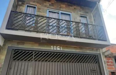 Casa à venda em são carlos: charmosa residência com 3 dormitórios em santa felícia