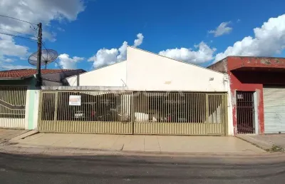 Casa padrão à venda em cidade aracy, são carlos - 3 dormitórios, churrasqueira e varanda