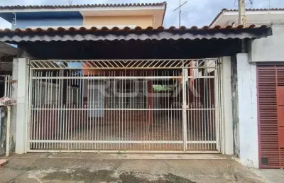 Casa de 3 dormitórios com churrasqueira e armários na vila brasília