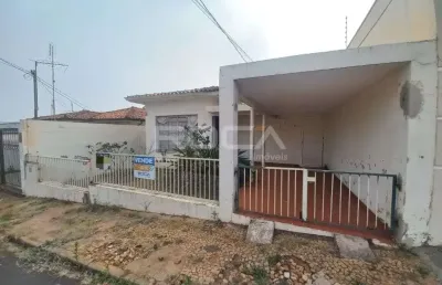 Casa à venda no centro: 02 dormitórios, garagem coberta