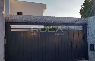 Sobrado à venda na vila boa vista, são carlos: 2 dormitórios, armários na cozinha, 2 garagens