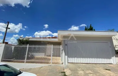 Casa de alto padrão à venda no centro de são carlos: 3 dormitórios, suíte, piscina e 6 vagas de garagem