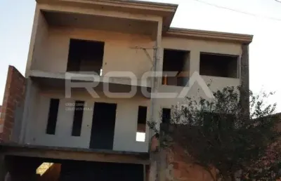 Sobrado de 3 dormitórios com suíte e quintal em são carlos