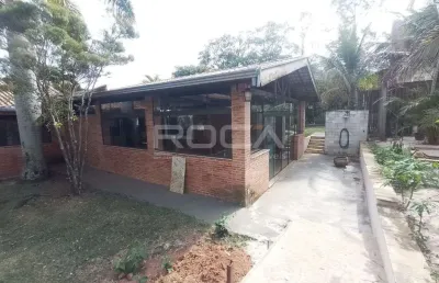 Chácara de luxo em são carlos com 4 dormitórios e ampla área de lazer, casa de caseiro, loft, barracão, poço artesiano, piscina, churrasqueira, área gourmet, quadra de jogos e um lindo paisagismo.