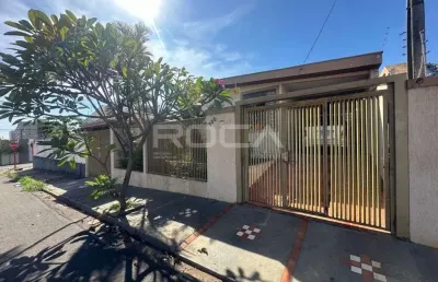 Casa padrão de 3 dormitórios com suíte em são carlos