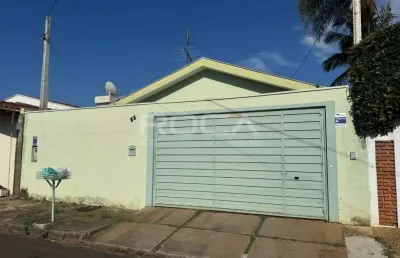 Casa padrão à venda no jardim santa paula, são carlos: 3 dormitórios, 2 banheiros e 4 vagas de garagem!