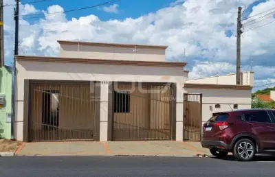 Casa padrão à venda no jardim bandeirantes, são carlos: 3 dormitórios, suíte e 2 garagens!