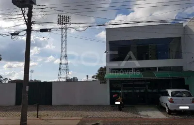 Ótimo salão comercial à venda no centro de são carlos - 6 banheiros e 20 vagas de garagem!
