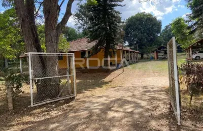 Casa de campo com churrasqueira na varanda em chácara leila, são carlos