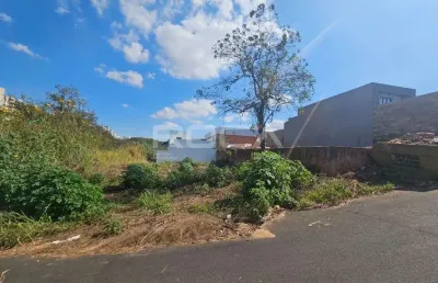 Terreno à venda na Rua Romeu Casale, Jardim de Cresci, São Carlos