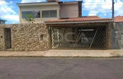 Casa de luxo em planalto paraíso: 4 dormitórios, piscina e churrasqueira