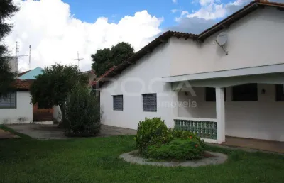 Casa padrão com 3 dormitórios e piscina em santa felícia, são carlos