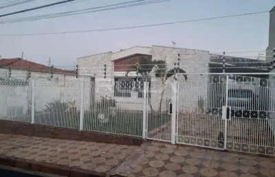 Casa com 3 quartos à venda na Rua São Pio X, 215, Vila Prado, São Carlos