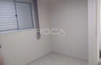 Apartamento de 2 dormitórios com armários e garagem coberta em são carlos