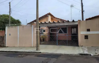 Casa padrão à venda na vila prado, são carlos: 3 dormitórios, 2 banheiros e 3 garagens.